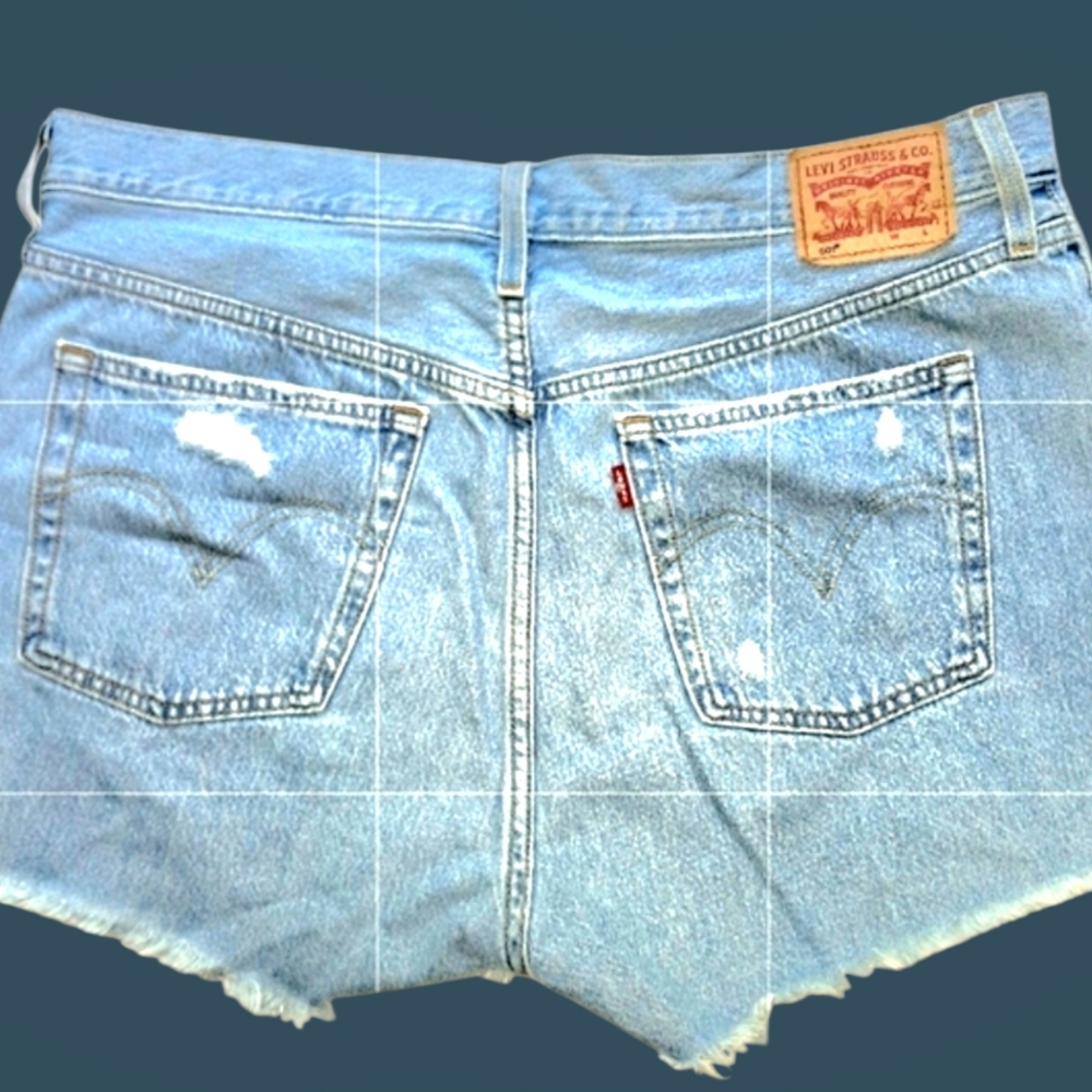 Levi's 501Cut off Jean Shorts Distressed, Raw Hem Sz 33 Button-Fly High-rise